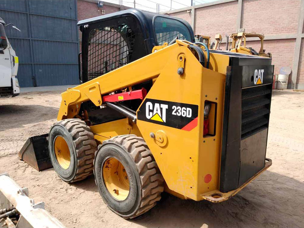 Rhino minicargador Caterpillar 236 d