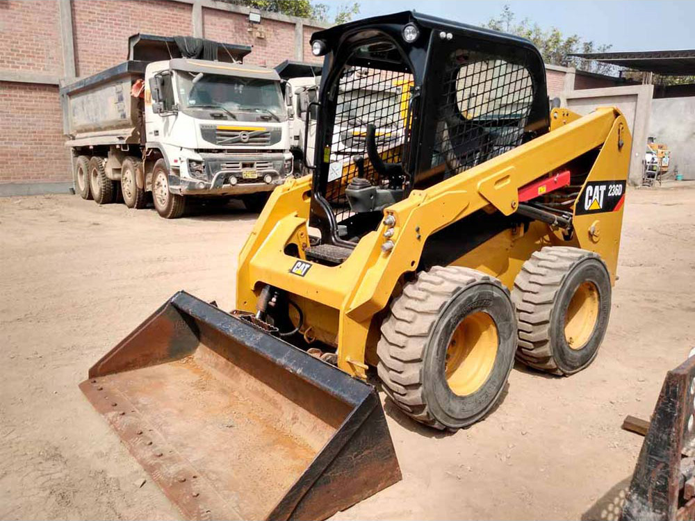 Rhino minicargador Caterpillar 236 d alquiler de maquinaria